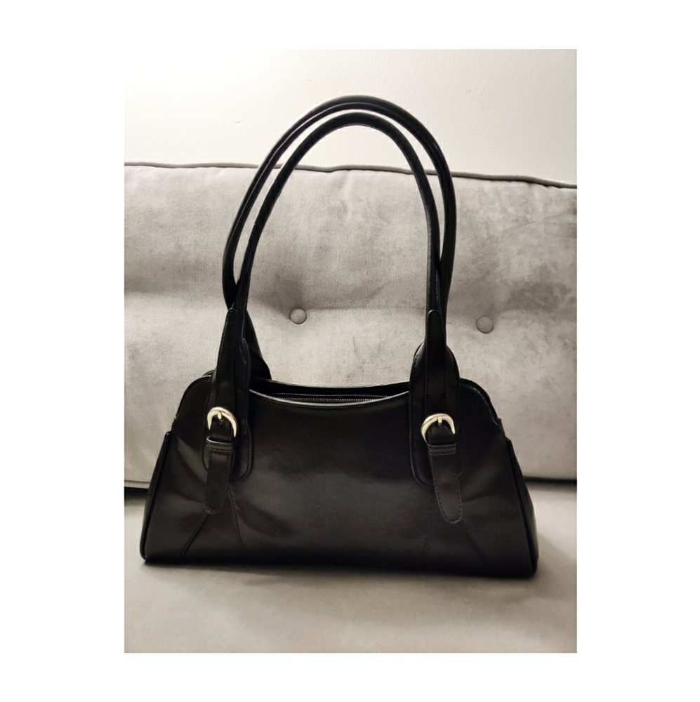 Barely used black purse w multiple pockets!!!